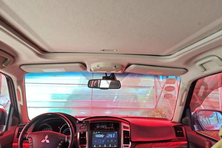 Used Mitsubishi Pajero 2019 3.0L Automatic Prestige Edition Headliner