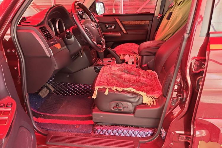 Used Mitsubishi Pajero 2019 3.0L Automatic Prestige Edition Left Front Seat