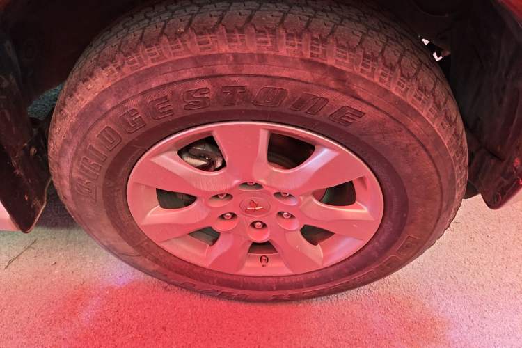 Used Mitsubishi Pajero 2019 3.0L Automatic Prestige Edition Right Front Wheel Hub