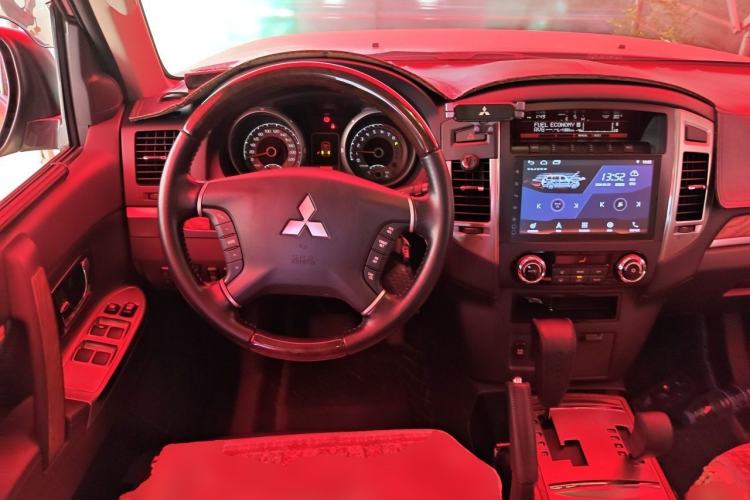 Used Mitsubishi Pajero 2019 3.0L Automatic Prestige Edition Steering Wheel