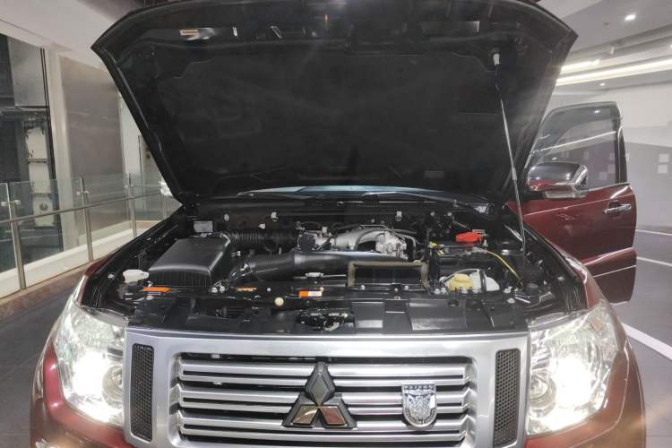 Used Mitsubishi Pajero 2019 3.0L Automatic Prestige Edition Engine Bay
