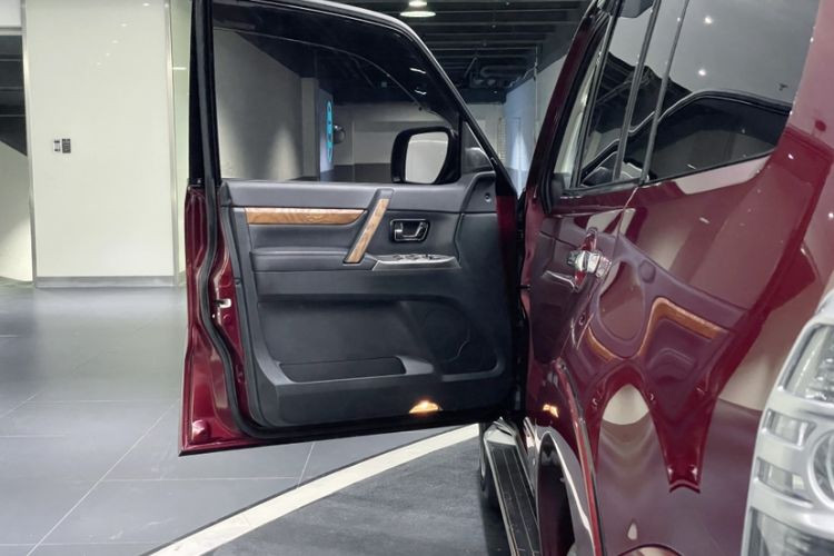 Used Mitsubishi Pajero 2019 3.0L Automatic Prestige Edition Exterior 14