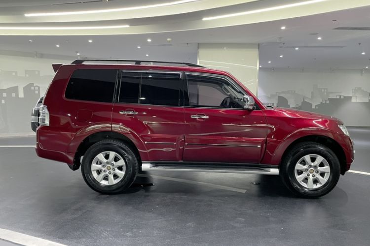 Used Mitsubishi Pajero 2019 3.0L Automatic Prestige Edition Exterior 3