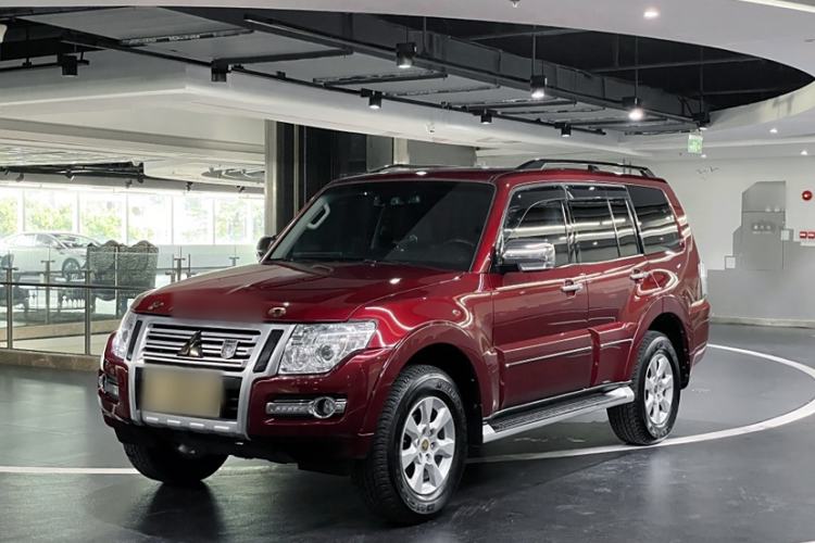 Used Mitsubishi Pajero 2019 3.0L Automatic Prestige Edition Exterior 4
