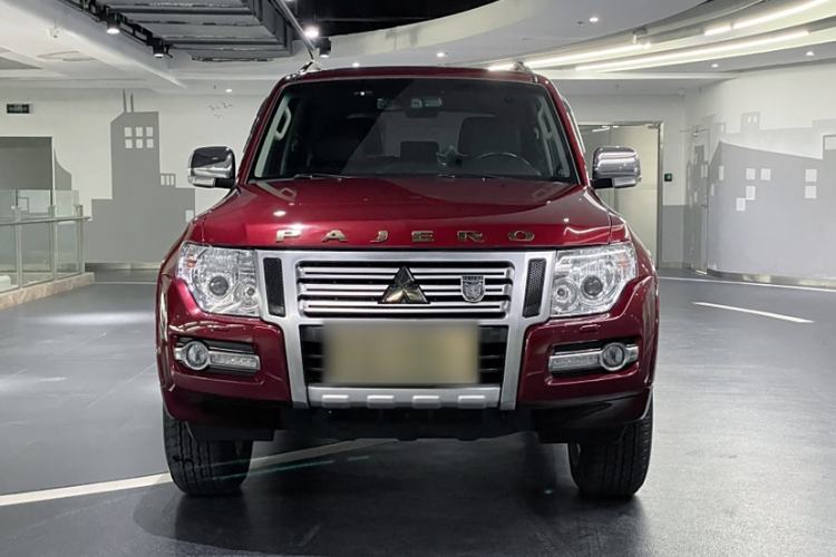 Used Mitsubishi Pajero 2019 3.0L Automatic Prestige Edition Exterior 9