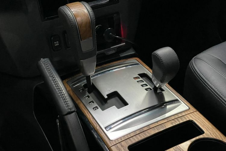 Used Mitsubishi Pajero 2019 3.0L Automatic Prestige Edition Interior 10