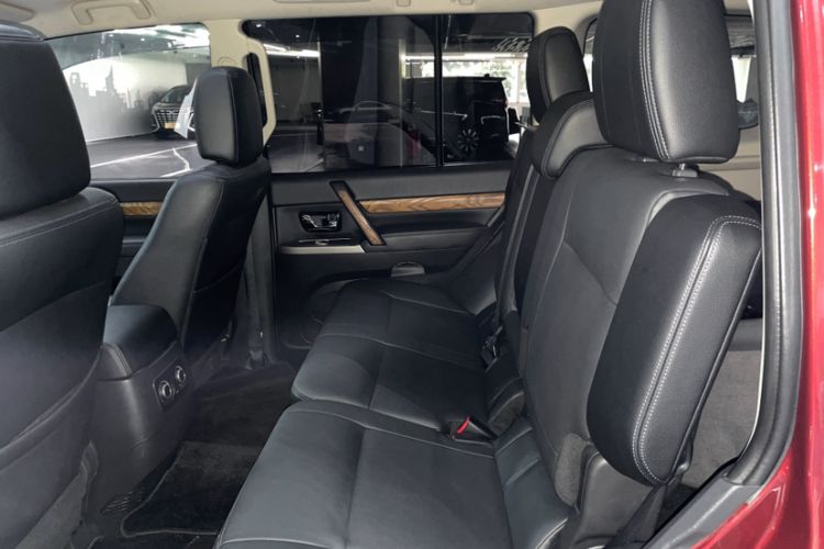Used Mitsubishi Pajero 2019 3.0L Automatic Prestige Edition Interior 12