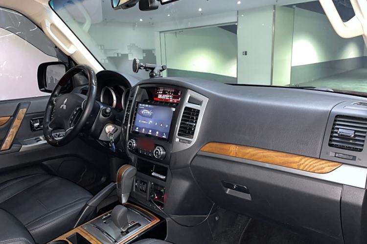 Used Mitsubishi Pajero 2019 3.0L Automatic Prestige Edition Interior 14
