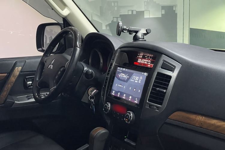 Used Mitsubishi Pajero 2019 3.0L Automatic Prestige Edition Interior 15