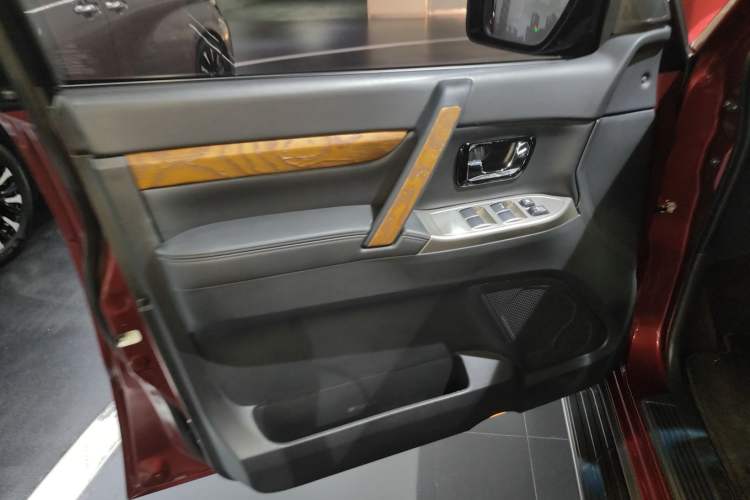 Used Mitsubishi Pajero 2019 3.0L Automatic Prestige Edition Interior 2
