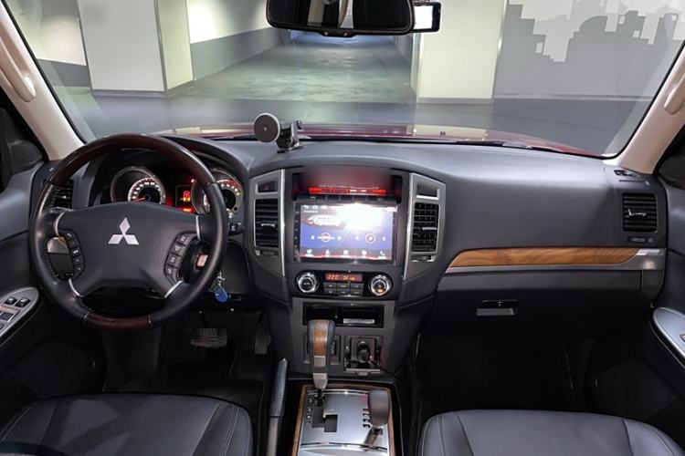 Used Mitsubishi Pajero 2019 3.0L Automatic Prestige Edition Interior 4