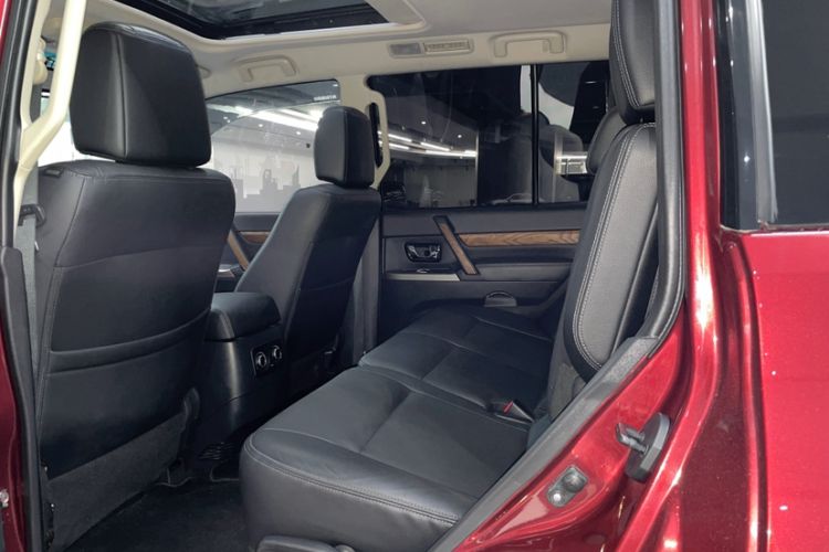 Used Mitsubishi Pajero 2019 3.0L Automatic Prestige Edition Interior 6