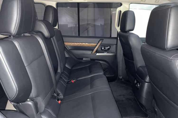 Used Mitsubishi Pajero 2019 3.0L Automatic Prestige Edition Interior 7