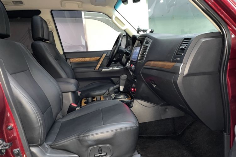 Used Mitsubishi Pajero 2019 3.0L Automatic Prestige Edition Interior 8