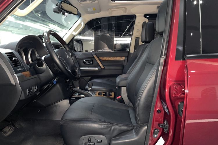 Used Mitsubishi Pajero 2019 3.0L Automatic Prestige Edition Left Front Seat