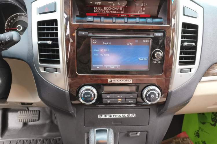 Used Mitsubishi Pajero  Audio And AC Panel