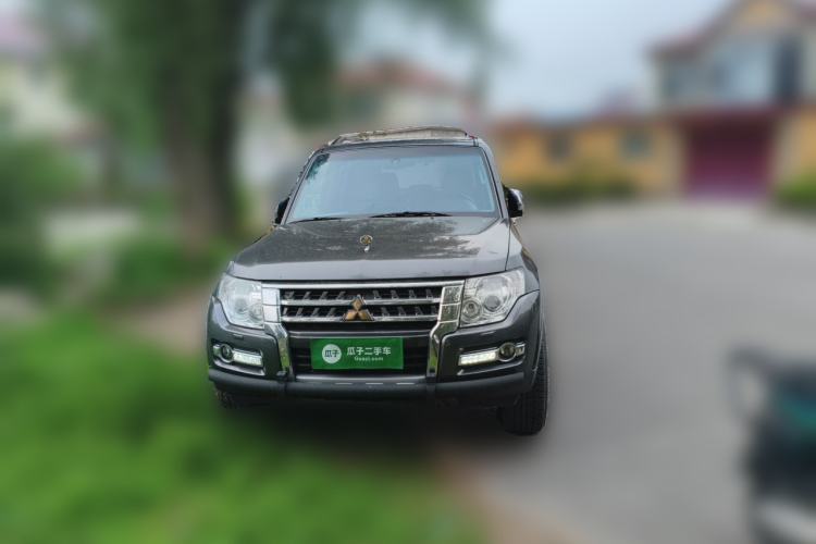 Used Mitsubishi Pajero  Front