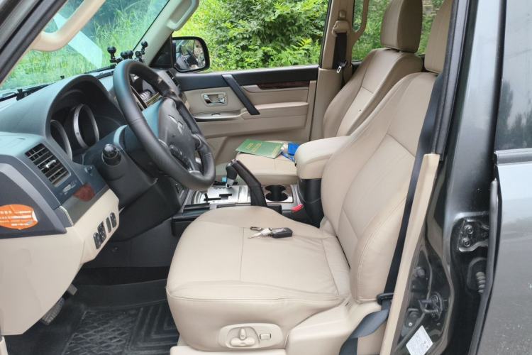 Used Mitsubishi Pajero  Left Front Seat