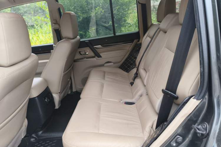 Used Mitsubishi Pajero  Left Rear Seat