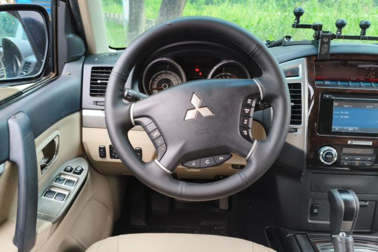 Used Mitsubishi Pajero  Steering Wheel