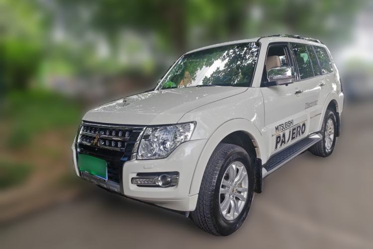 Used Mitsubishi Pajero Mitsubishi Pajero, 3.8 automatic, imported Guazi used car, China used car export, Used car for sale, Used  cars, Cheapest cars for sale