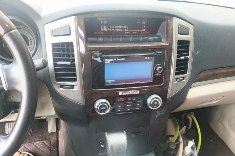 Used Mitsubishi Pajero  Audio And AC Panel
