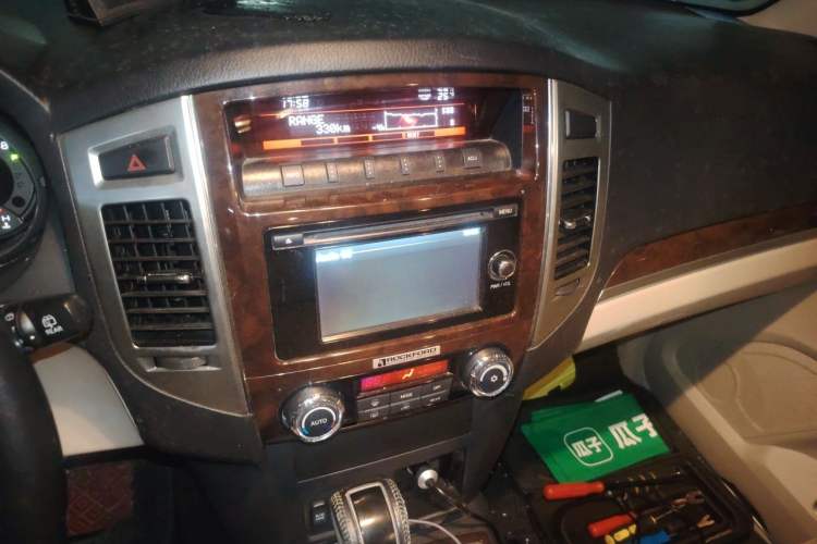 Used Mitsubishi Pajero  Audio And AC Panel