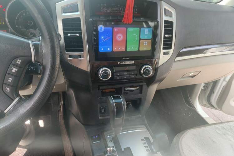 Used Mitsubishi Pajero 2019 3.0L Automatic Prestige Edition Audio And AC Panel