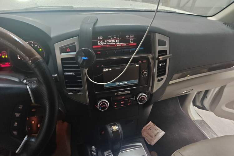 Used Mitsubishi Pajero  Audio And AC Panel