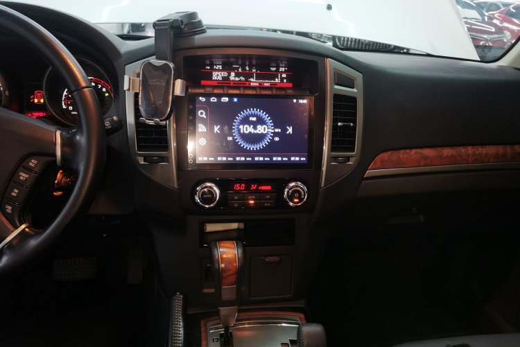 Used Mitsubishi Pajero 2019 3.0L Automatic Luxury Edition Audio And AC Panel