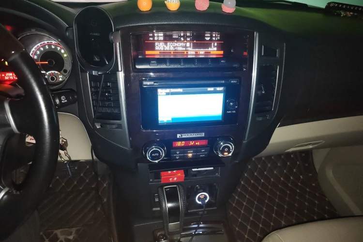 Used Mitsubishi Pajero 2019 V97 3.8L 5-Door GLS Middle East Edition Audio And AC Panel