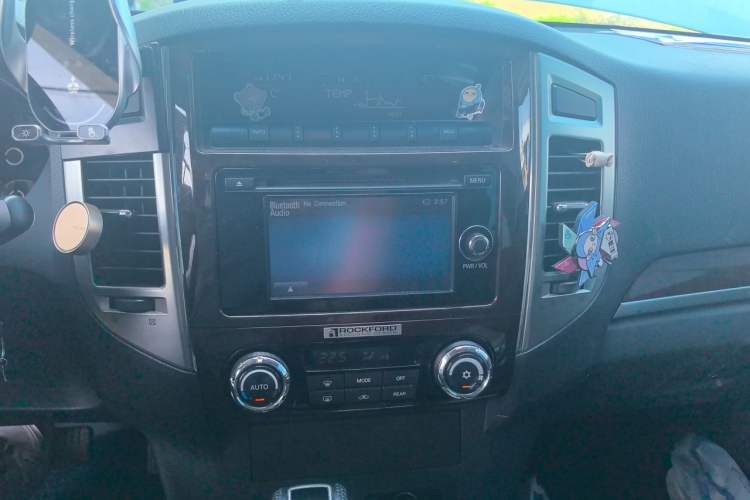 Used Mitsubishi Pajero  Audio And AC Panel