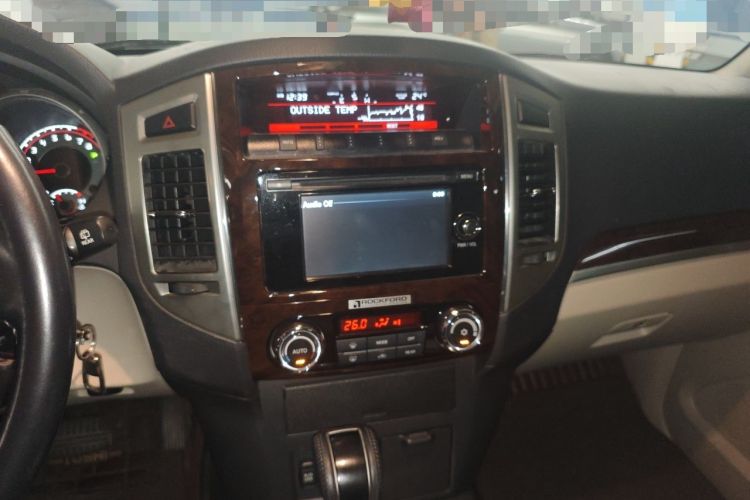 Used Mitsubishi Pajero  Audio And AC Panel