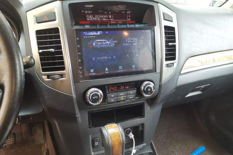 Used Mitsubishi Pajero 2019 3.0L Automatic Prestige Edition Audio And AC Panel