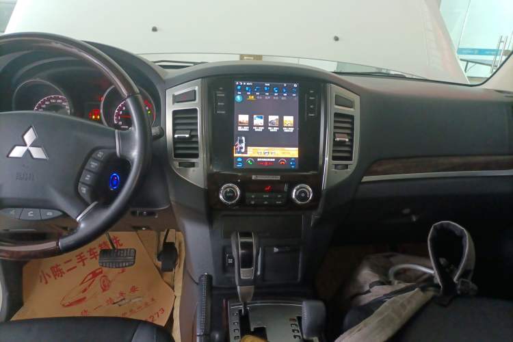 Used Mitsubishi Pajero 2019 V97 3.8L 5-Door GLS Middle East Edition Audio And AC Panel