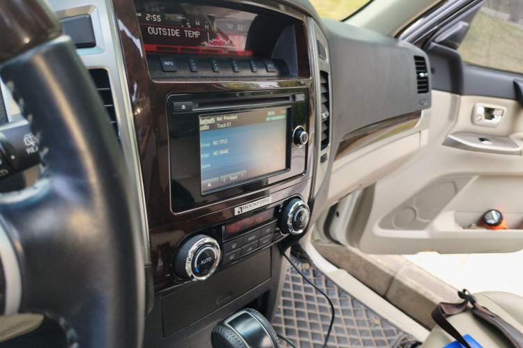Used Mitsubishi Pajero  Audio And AC Panel