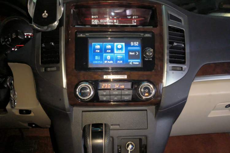 Used Mitsubishi Pajero  Audio And AC Panel