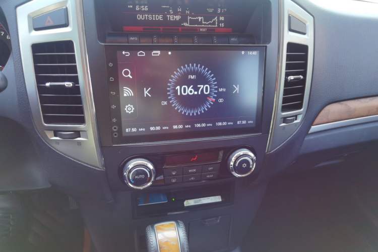 Used Mitsubishi Pajero 2019 3.0L Automatic Comfort Edition Audio And AC Panel