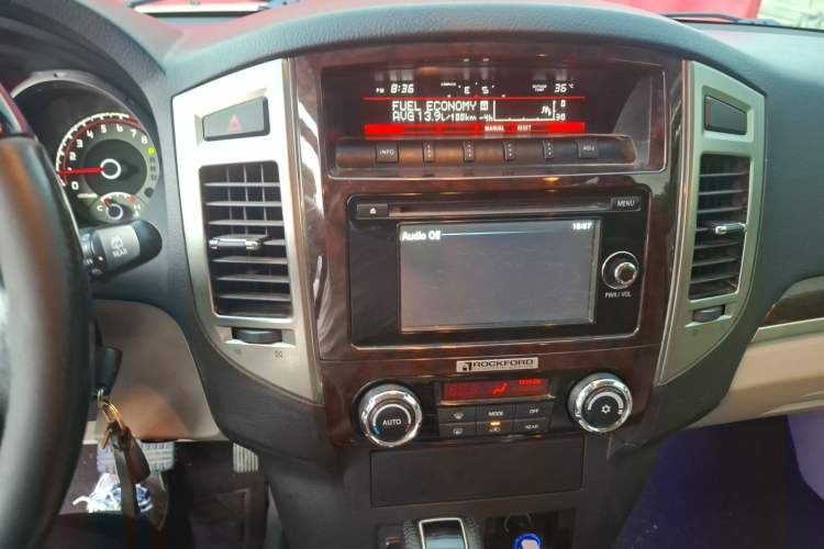 Used Mitsubishi Pajero 2019 V97 3.8L 5-Door GLS Middle East Edition Audio And AC Panel