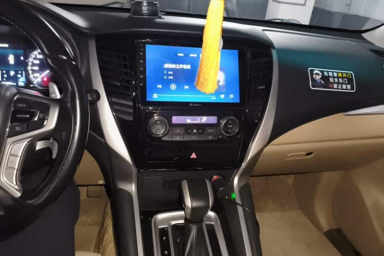 Used Mitsubishi Pajero  Audio And AC Panel