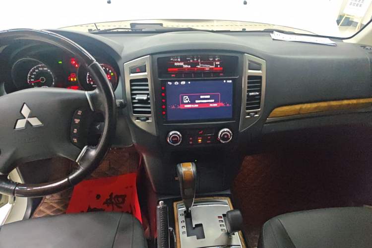 Used Mitsubishi Pajero 2019 3.0L Automatic Prestige Edition Audio And AC Panel