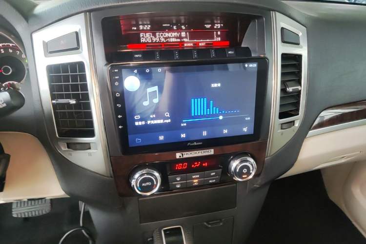 Used Mitsubishi Pajero 2019 V97 3.8L 5-Door GLS Middle East Edition Audio And AC Panel
