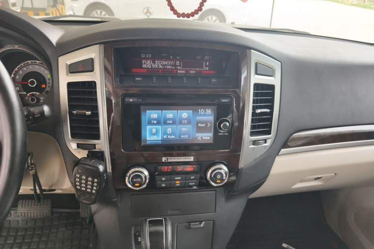 Used Mitsubishi Pajero  Audio And AC Panel