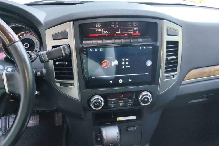 Used Mitsubishi Pajero 2019 3.0L Automatic Luxury Edition Audio And AC Panel