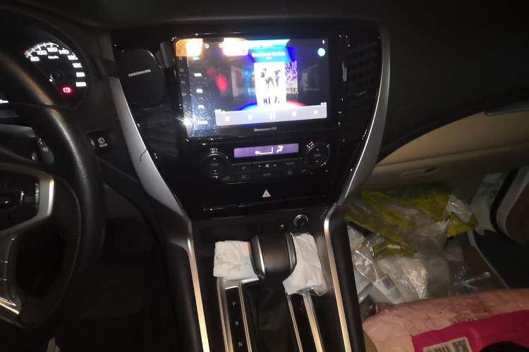 Used Mitsubishi Pajero 2019 3.0L Automatic Standard Edition Audio And AC Panel