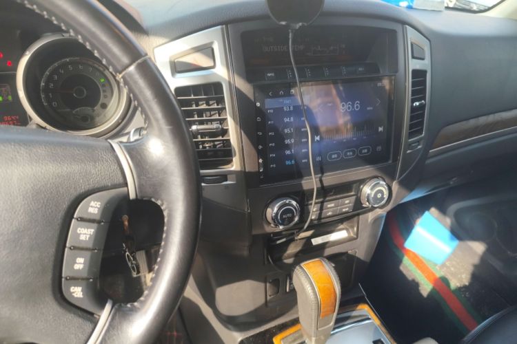 Used Mitsubishi Pajero 2019 3.0L Automatic Standard Edition Audio And AC Panel