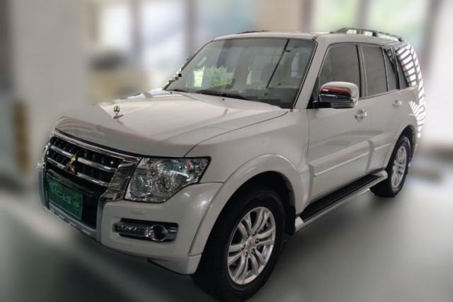 Ojetý Mitsubishi Pajero 2019 gasoline 7-seater 3.8 parallel import