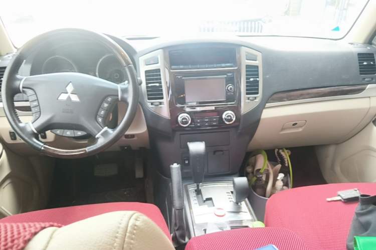 Used Mitsubishi Pajero  Center Console