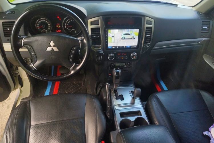 Used Mitsubishi Pajero  Center Console