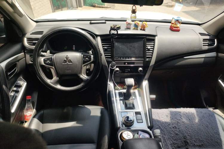 Used Mitsubishi Pajero  Center Console